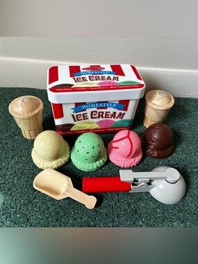 Melissa & Doug Homestyle Ice Cream Playset with Colorful Scoops